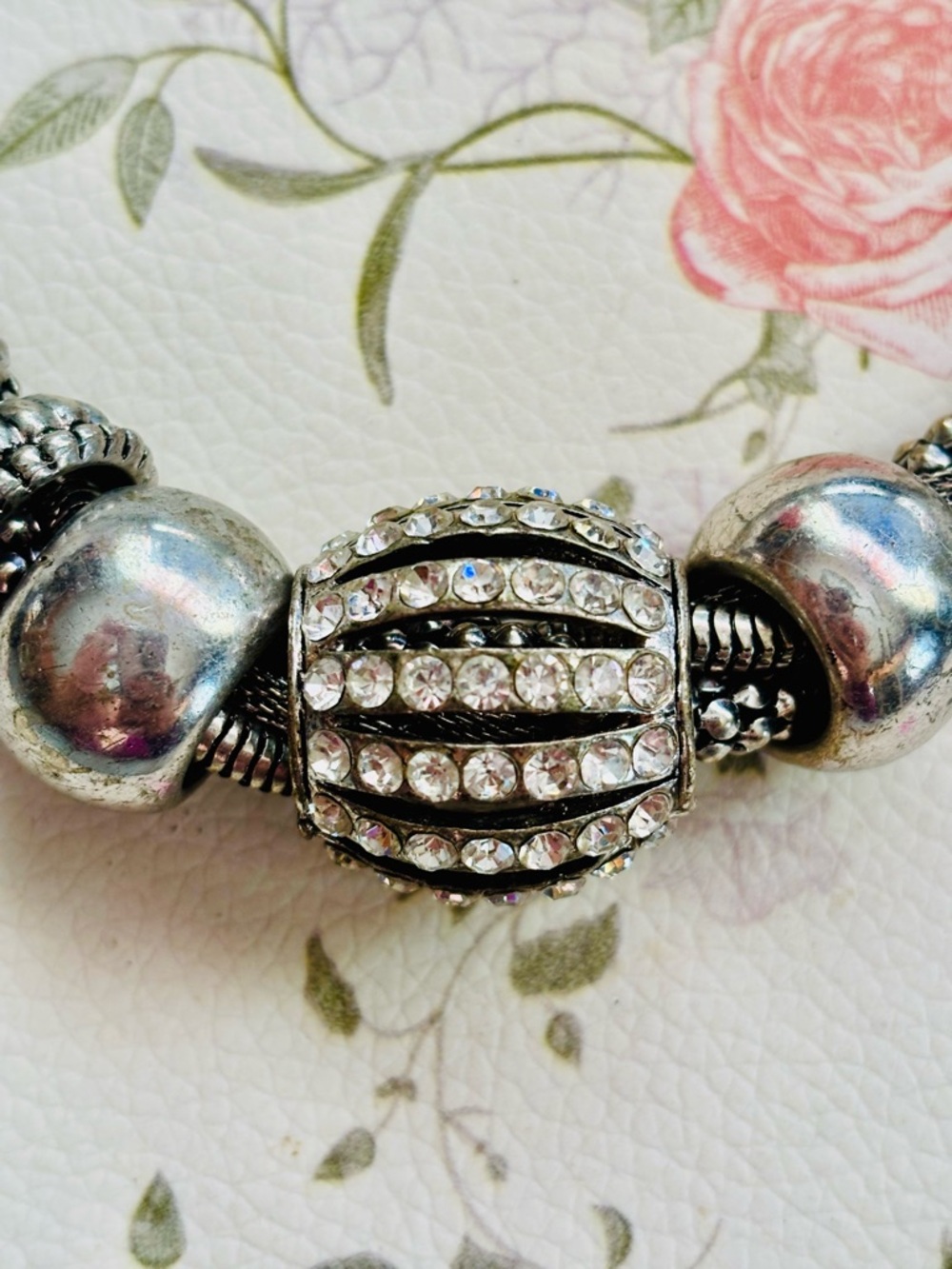 💗💗💗Vintage estar sale Silver tone Crystal or glass Bead necklace 16 inches
